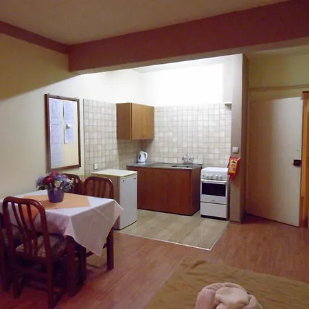 Nick's アパートホテル 2*