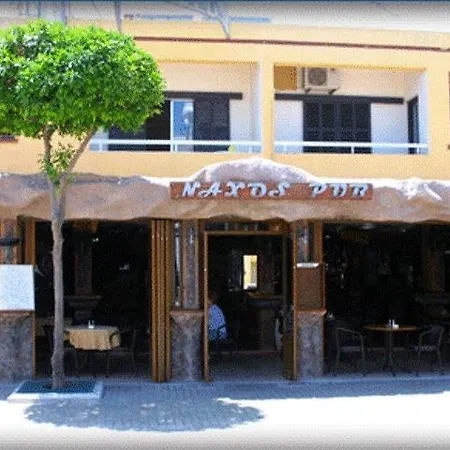 Ξενοδοχείο με διαμερίσματα Nick's 2*