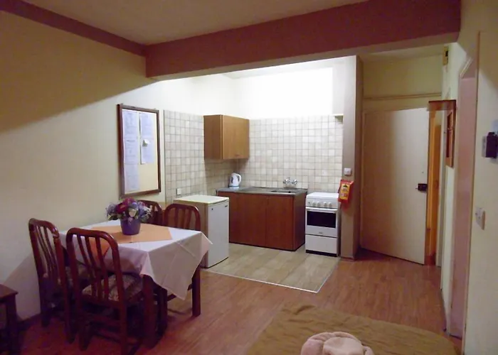 Nick's Aparthotel 2*